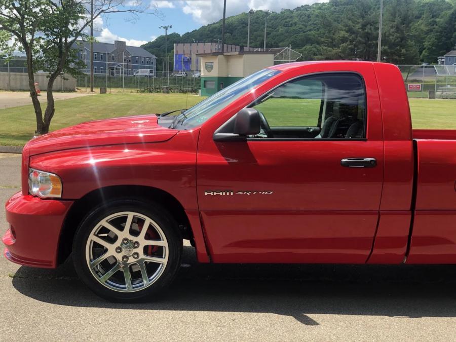Детали экстерьера Dodge Ram SRT-10 2004 года  (фото 15 из 168)